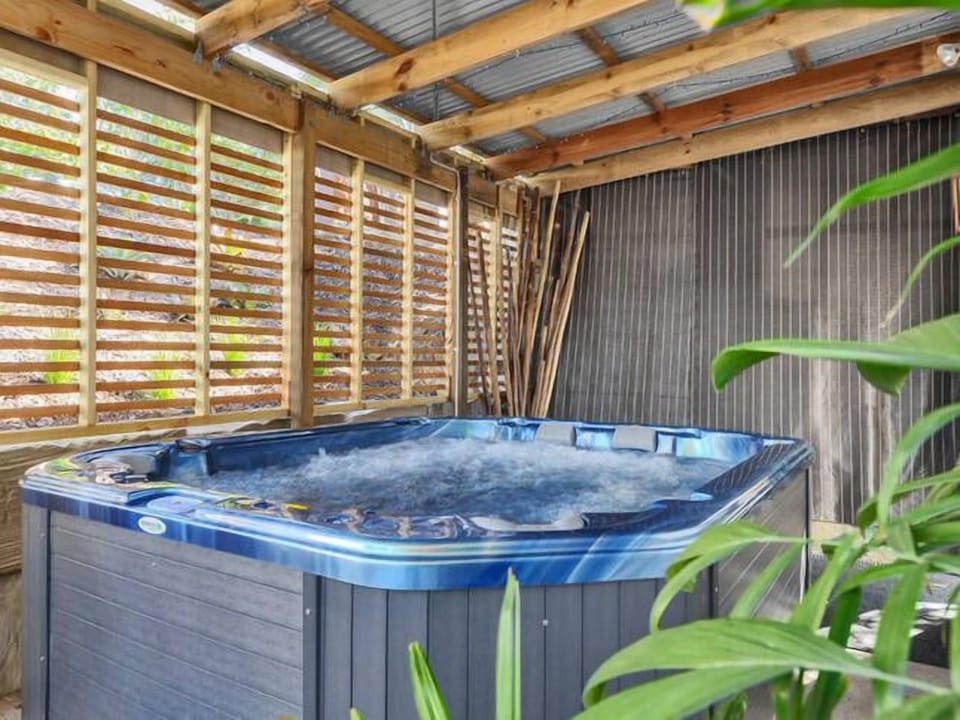 Indoor spa tub