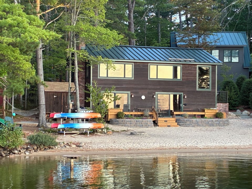 Welcome!   Sandy beach with 100 day of waterfront.