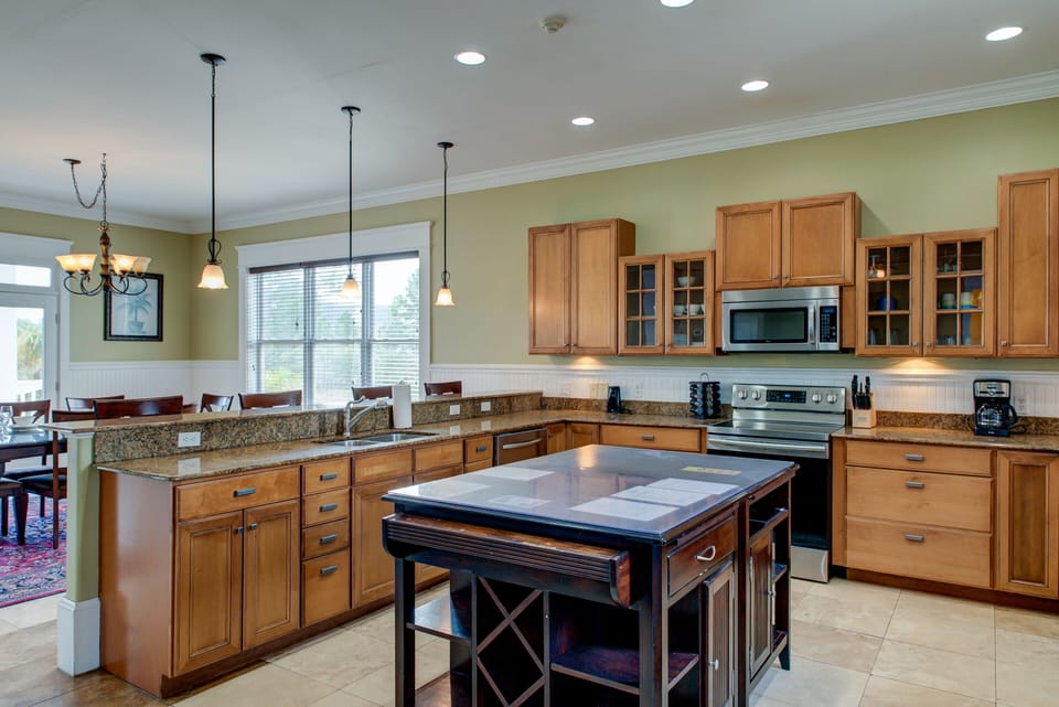 16 Kitchen.jpg