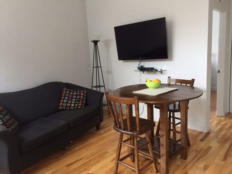 Flat screen wall mounted TV with cable
