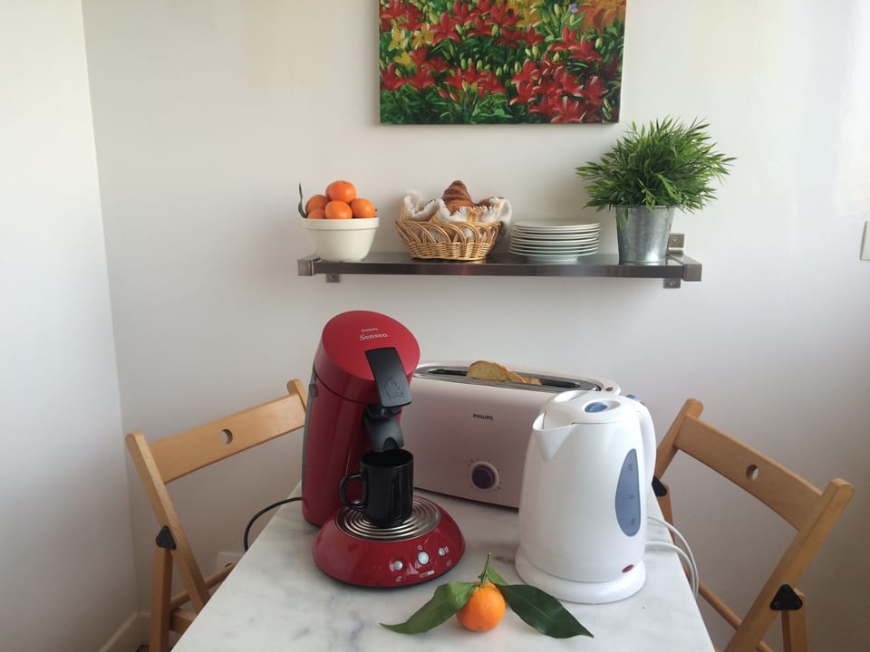 All the toys you need for a great breakfast. 