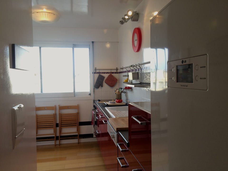 Full American eat in kitchen
