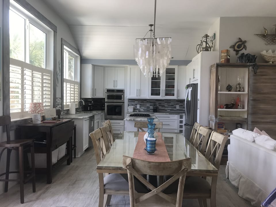 Dinning room to kitchen