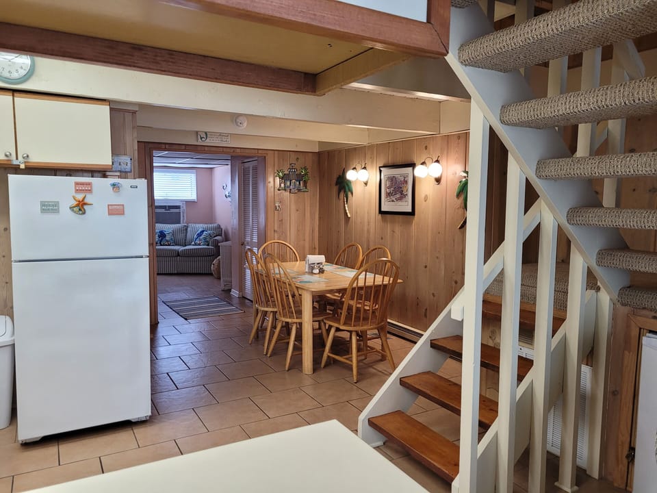 Looking towards dining room 