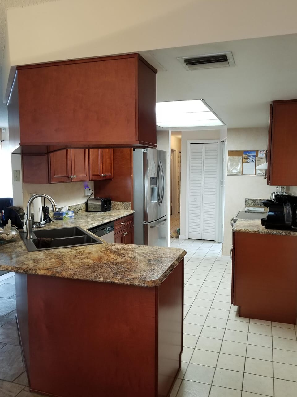 Kitchen: fully equipped with microwave, toaster, kettle, coffee maker & more