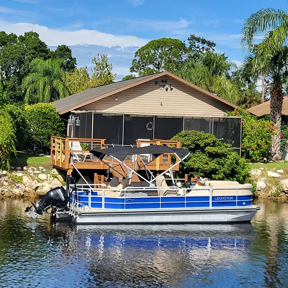 Peaceful home with screened-in lanai & heated pool. Dock & pontoon on canal. 
