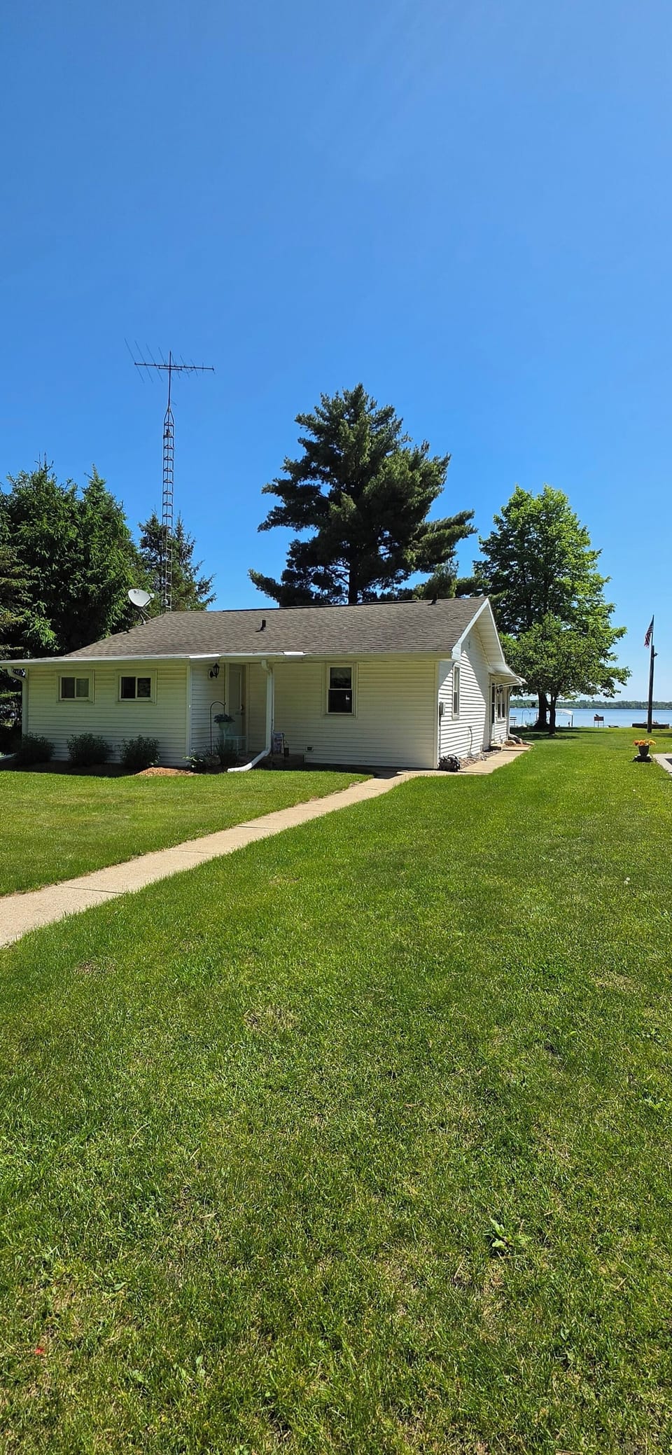 Lakeside Cottage is on the lake! 