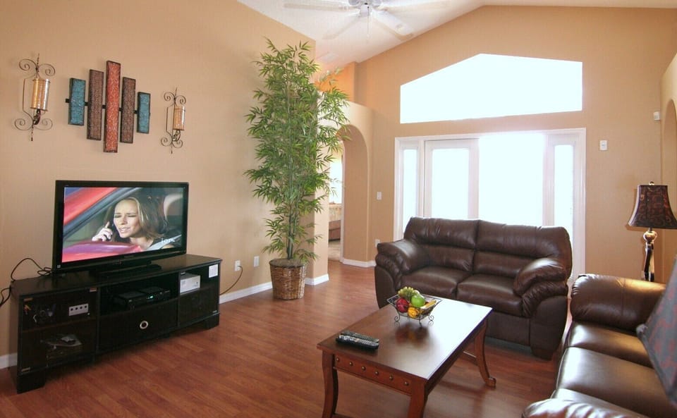 Living room overview 2