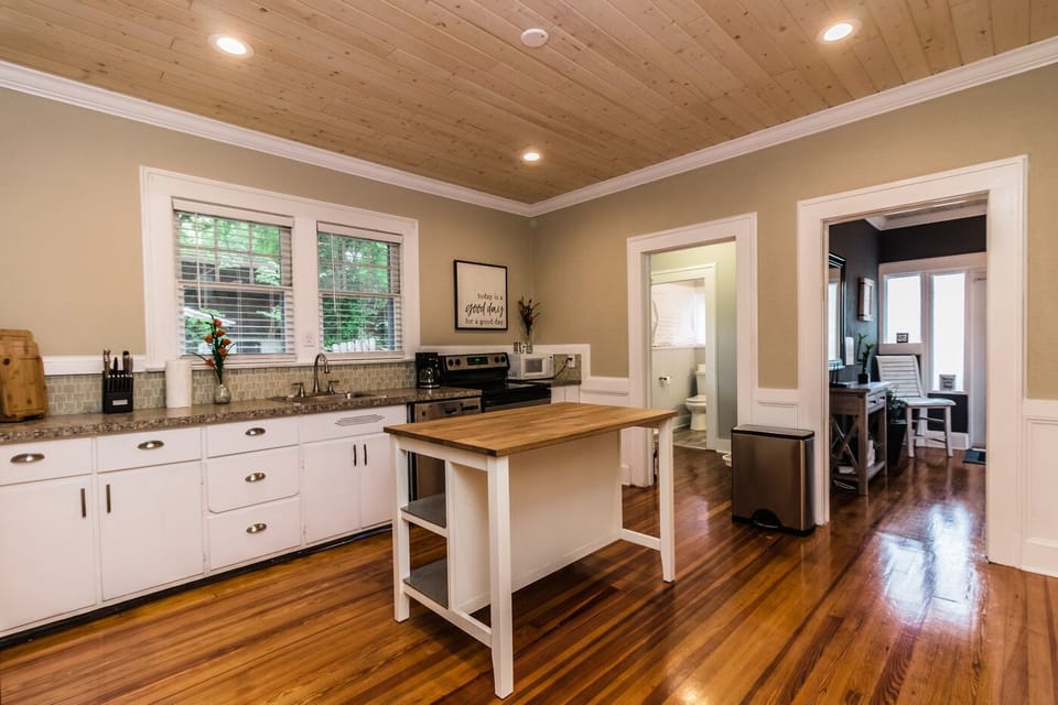 Large eat in kitchen for cooking and entertaining