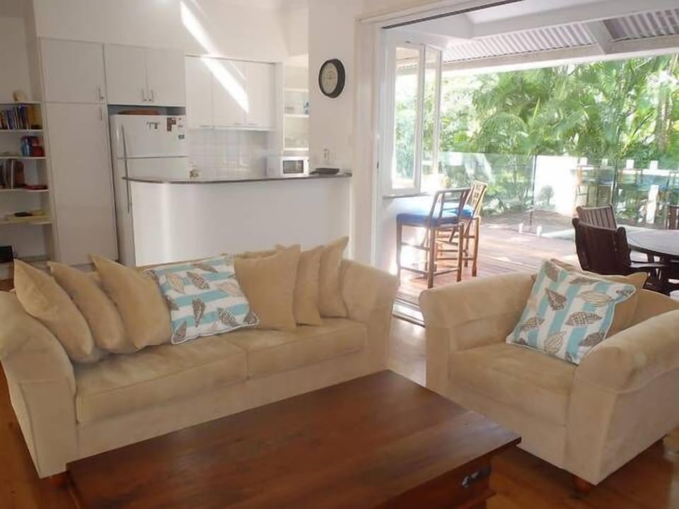 Living/kitchen area