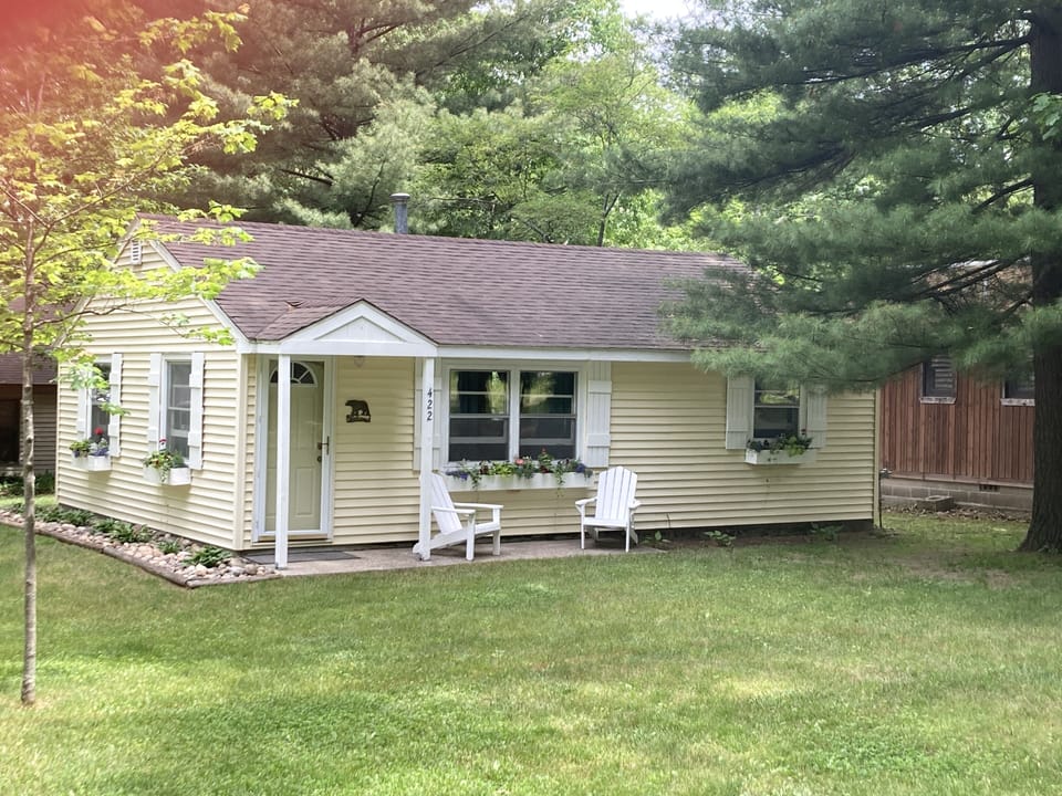 Large yard, cute cottage, well maintained. 