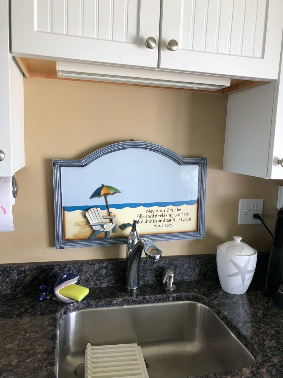 Full size kitchen sink.