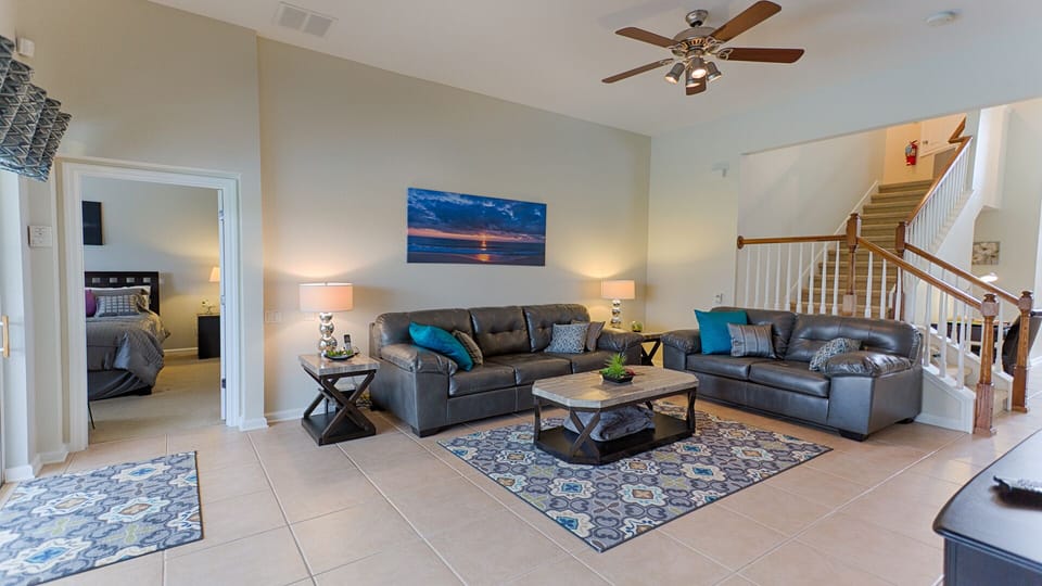 Modern great room, leather furniture