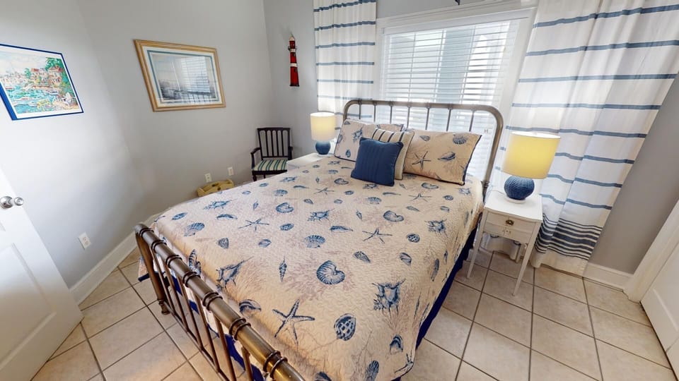 Second Bedroom - Queen Bed