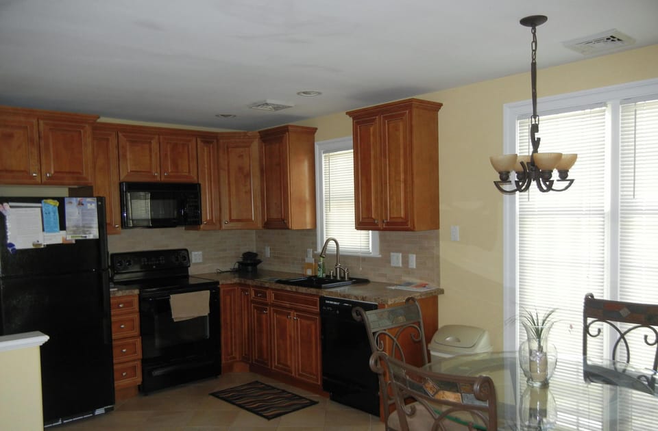 Kitchen, dining room area