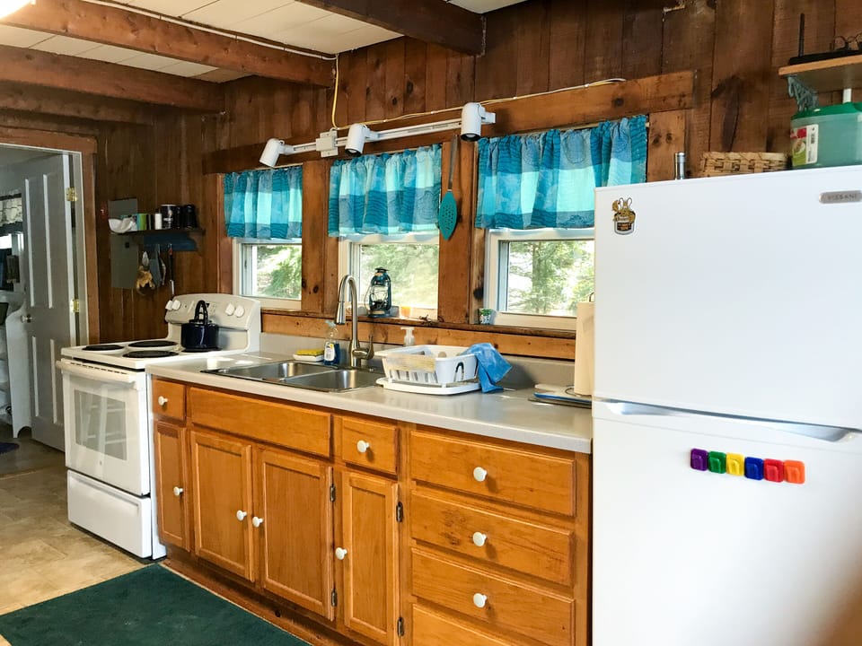 Full size electric range, 14 CF refrigerator / freezer.