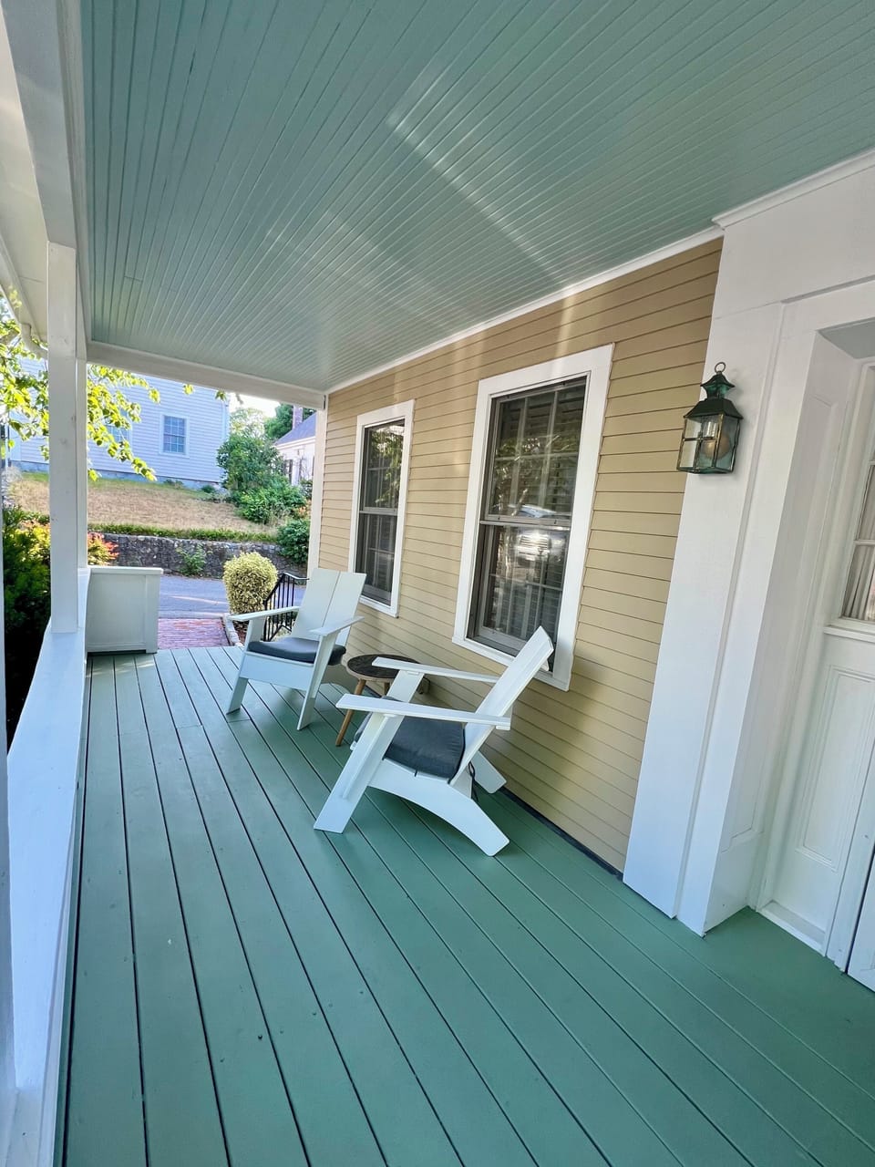 Private covered porch minutes from Commercial Street