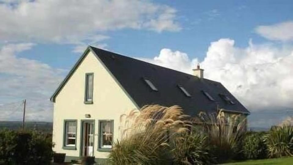 SOHEEN meaning a place of rest in Gaelic with spectacular views of Liscannor Bay