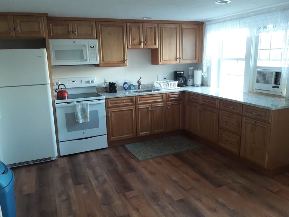 Kitchen, lower level