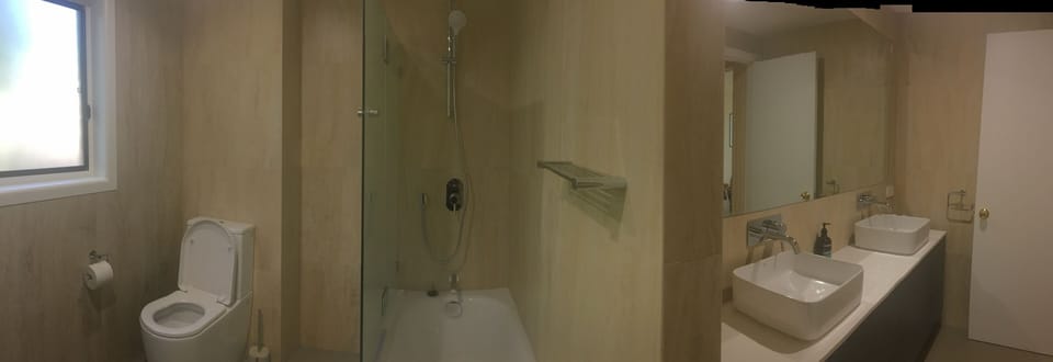 2nd Storey Main Bathroom