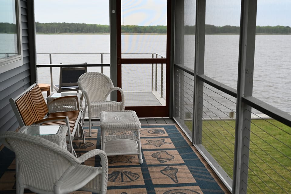 Screen porch w/ glider & coastal ceiling fan & carpet (enjoy the view w/o bugs) 