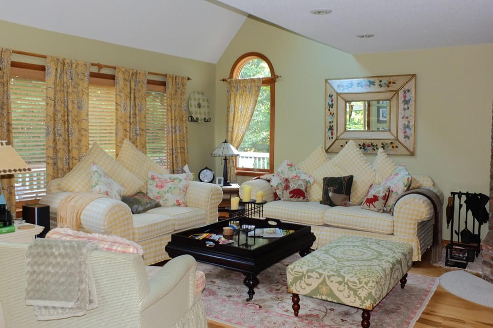 Living Room , Main Floor