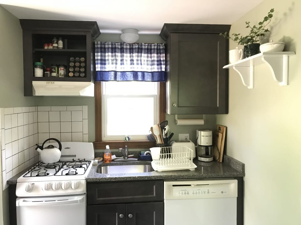 Newly renovated kitchen with granite counter tops 