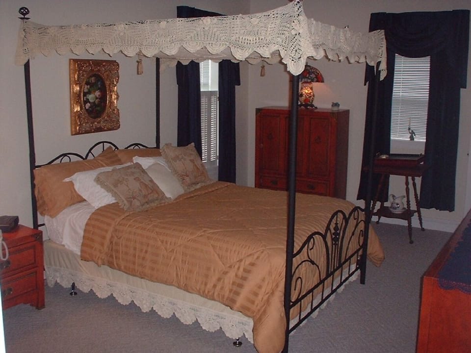 Barn - Elegant Bedrooms