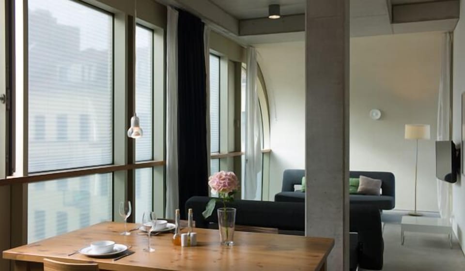 Extroverted studio apartment in the "Neubau" - modern wing.
