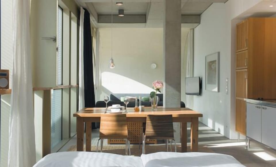 Extroverted studio apartment in the "Neubau" - modern wing.