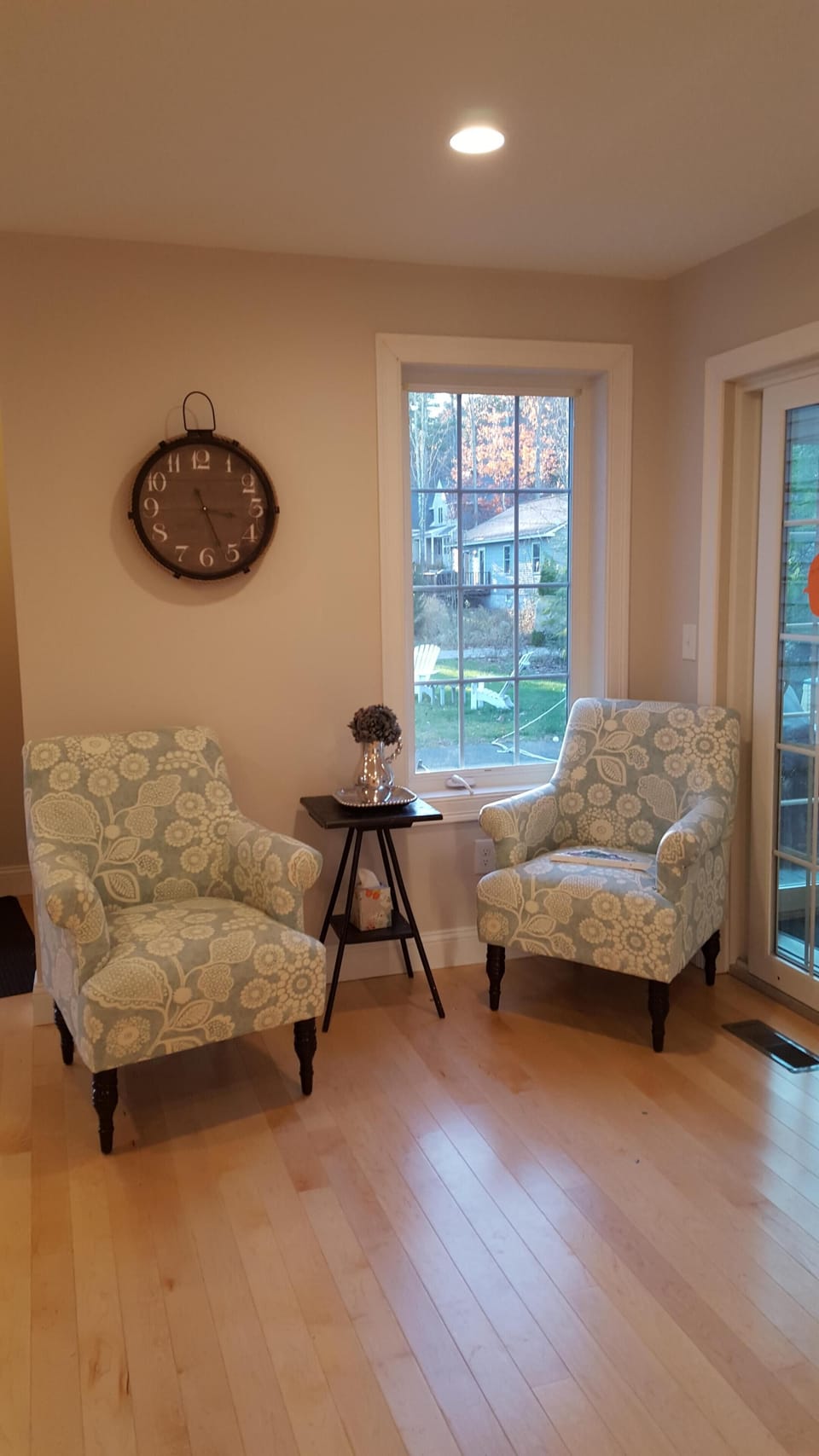 Informal sitting off kitchen for coffee or cocktail