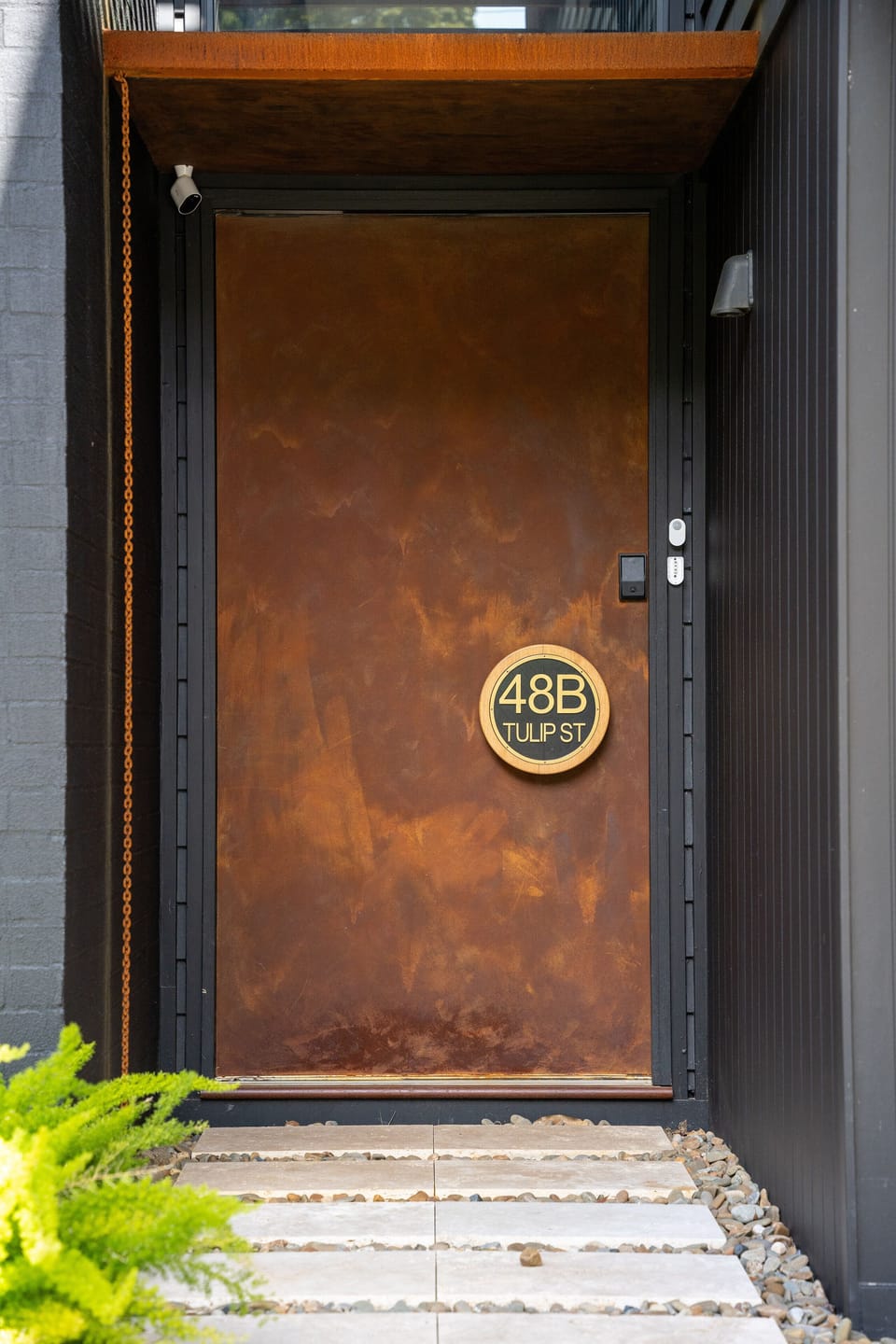 The gorgeous oversized door clearly to identify which house you are staying in.
