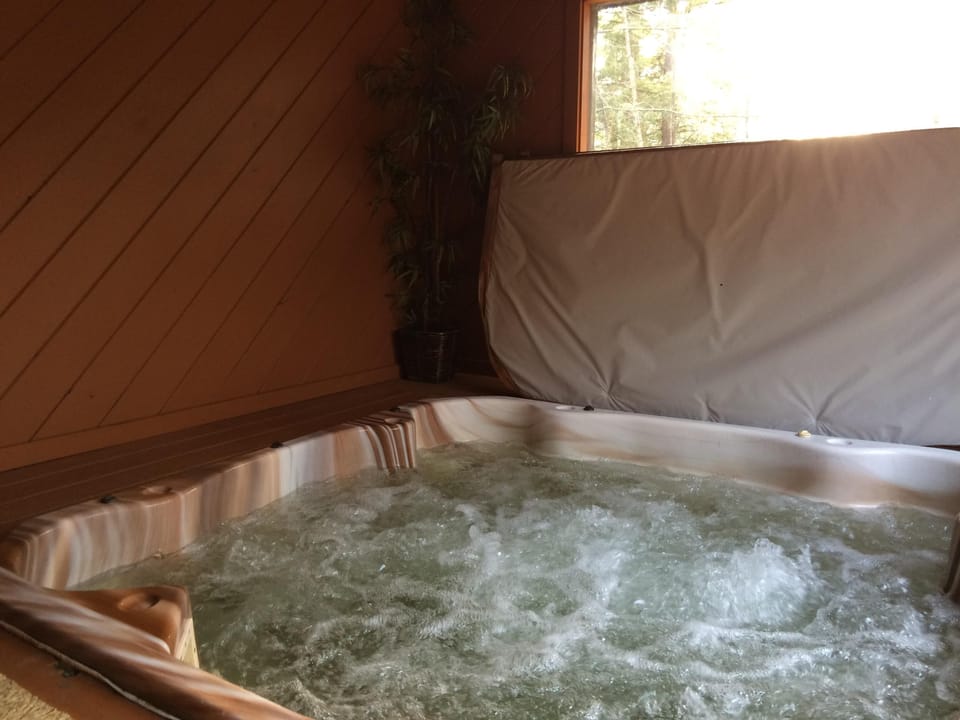 Indoor spa tub