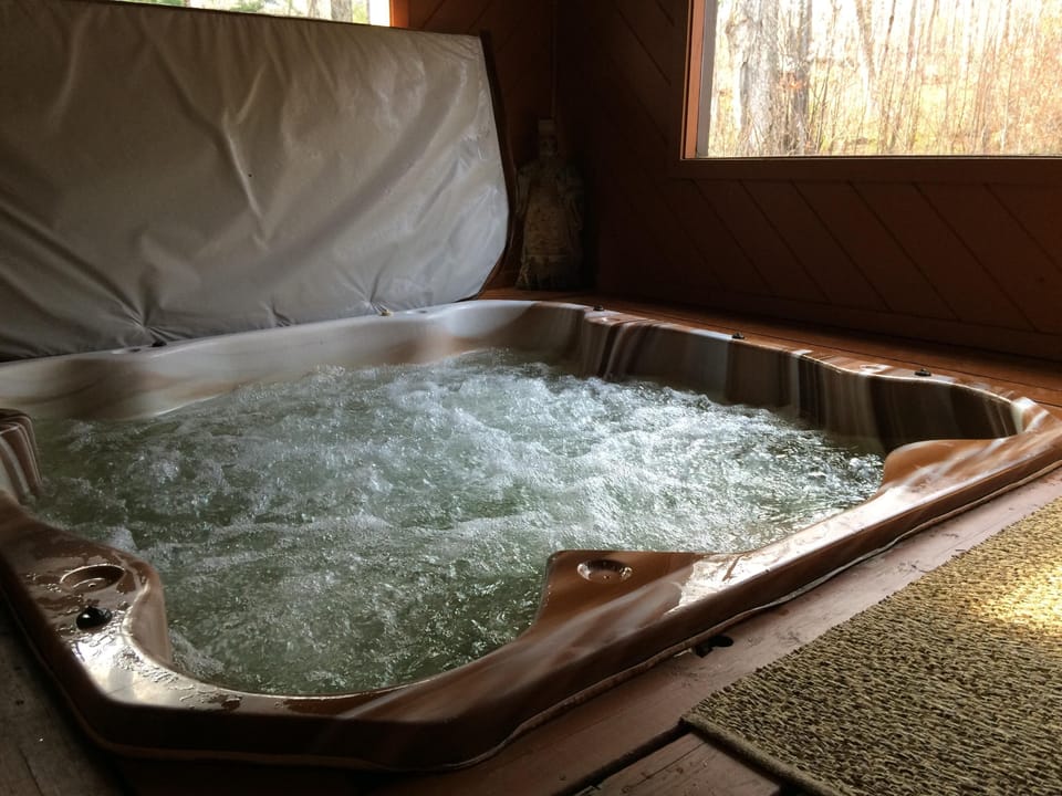 Indoor spa tub
