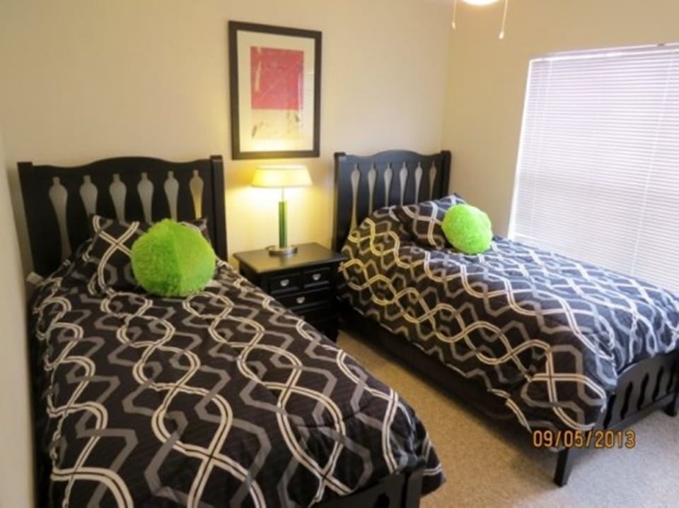 Twin bedroom