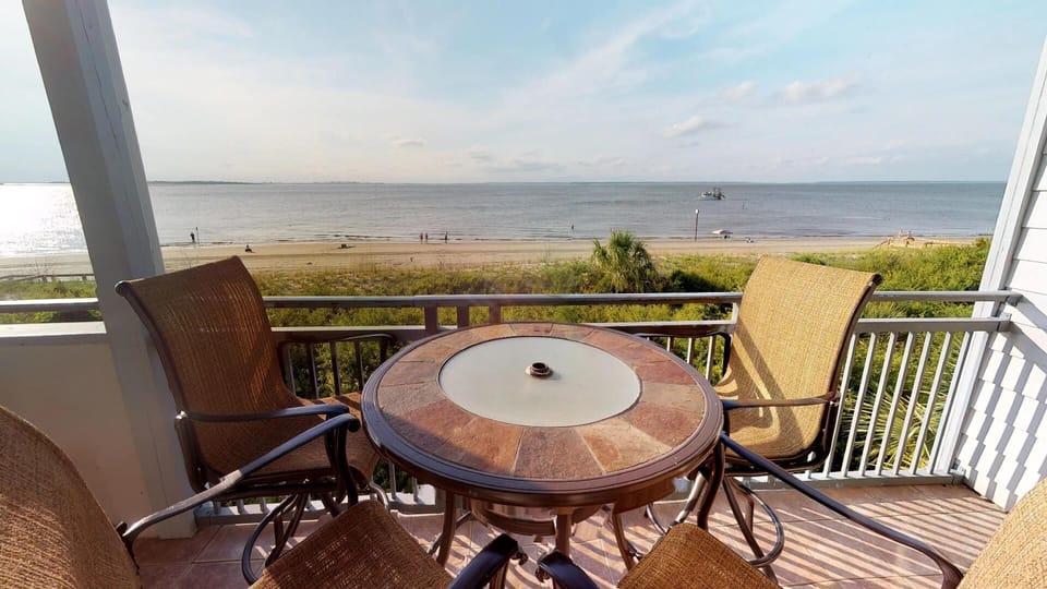 Welcome To Bay View Villas 207 - Beachfront Living & Direct Ocean Views