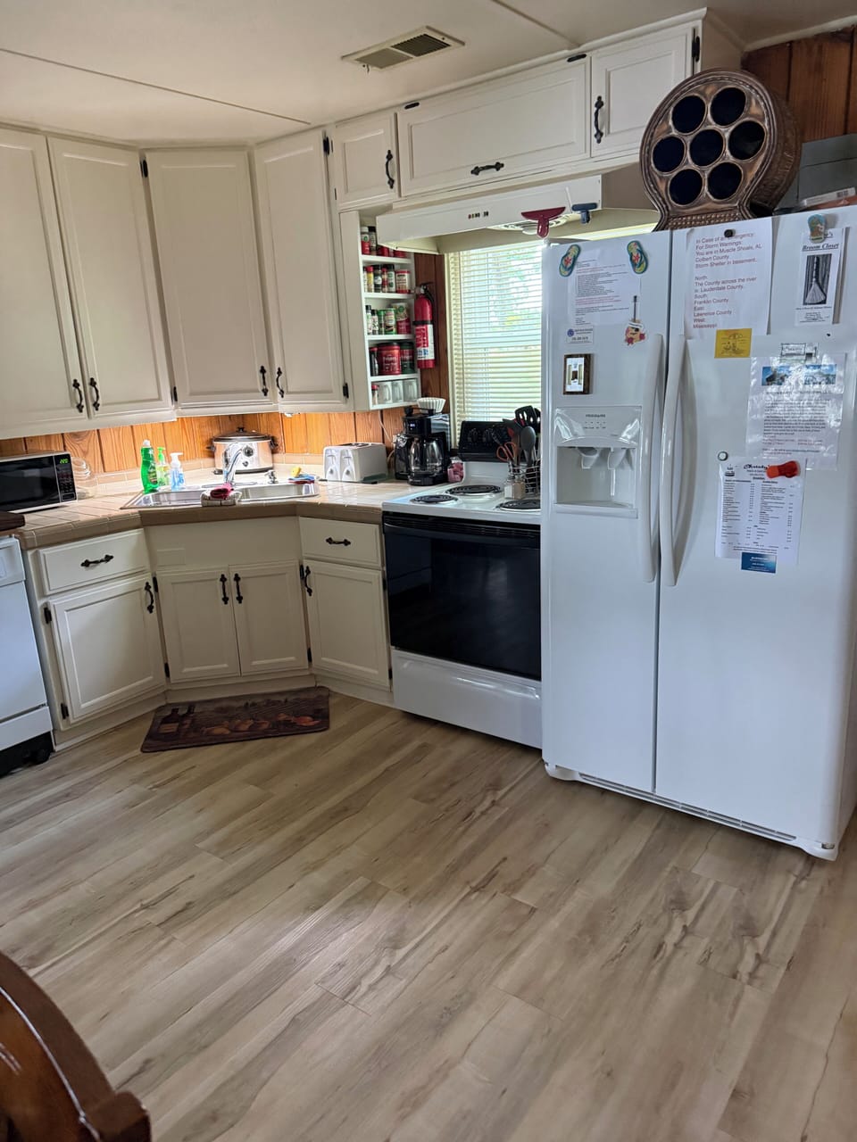 Fully equipped kitchen with everything you need, plus!!!