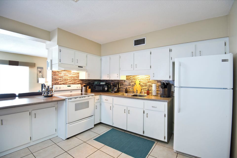 Turtle Unit - Downstairs North - Kitchen