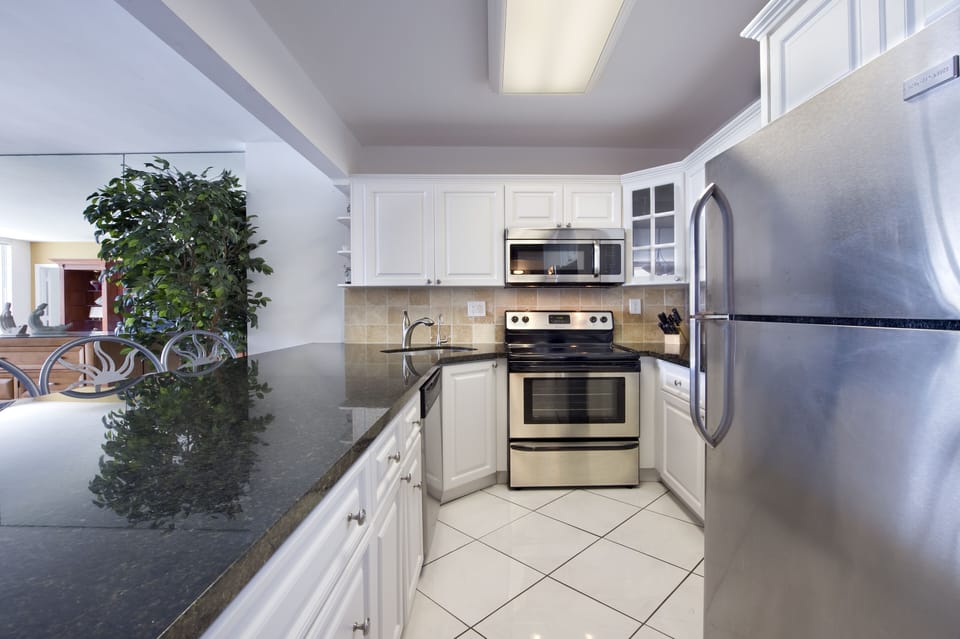 Fully Equiped Kitchen w/ Granite Counters and Stainless Steel Appliances