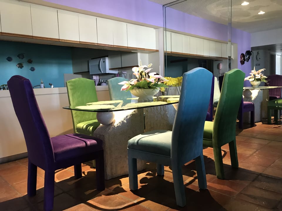 Dining Area - Seats 6
