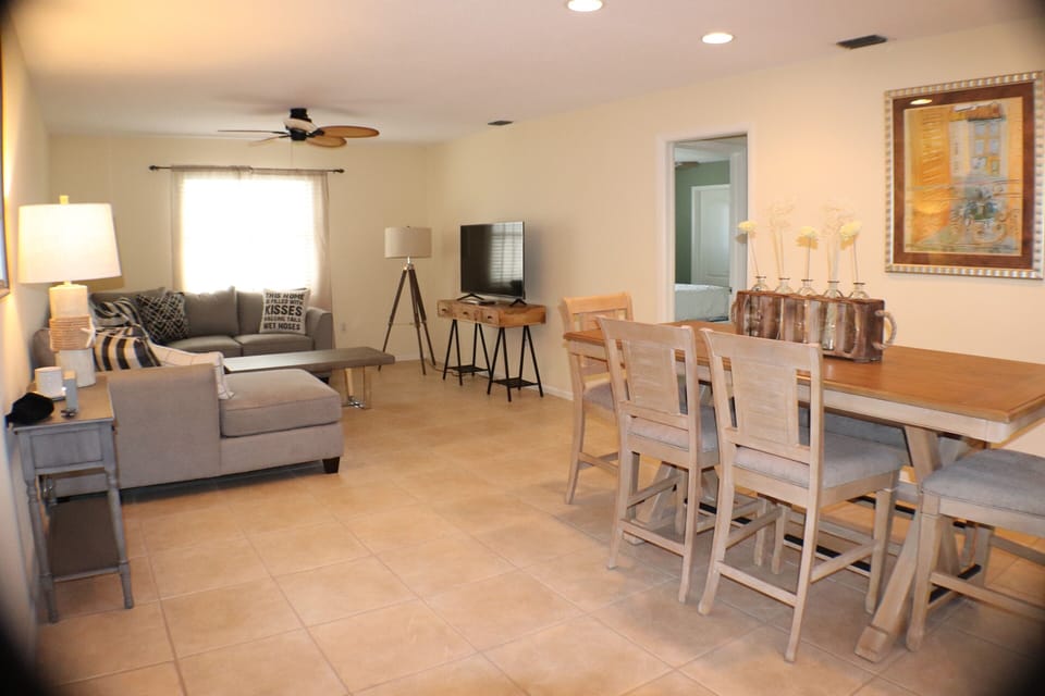 Family room and dining room combination 