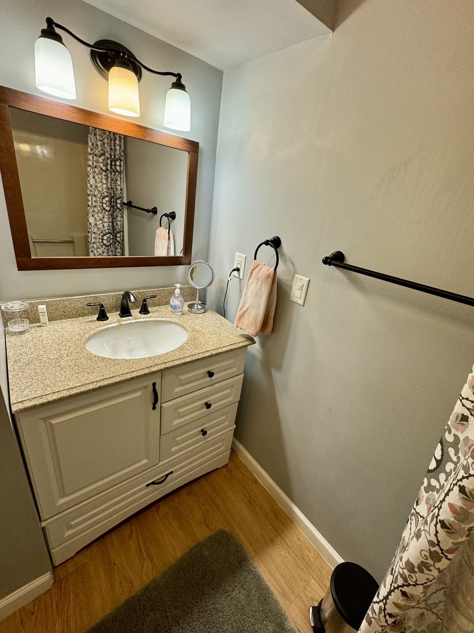 Bathroom vanity with towels