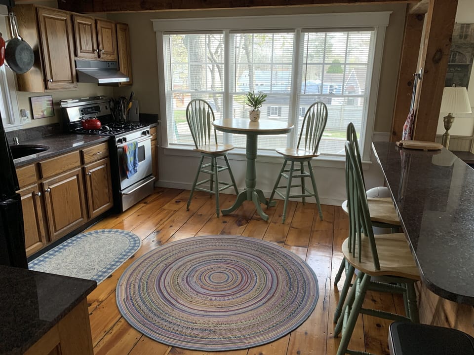 Kitchen with cafe style eating