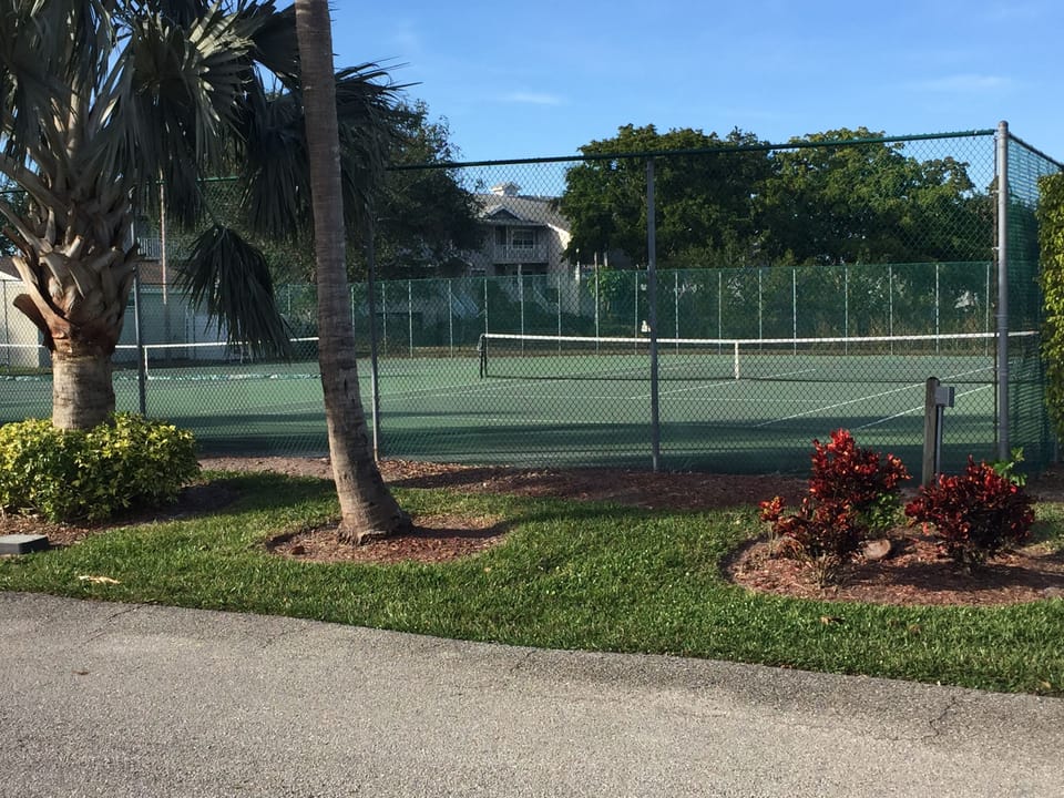 Tennis courts and pickle ball 