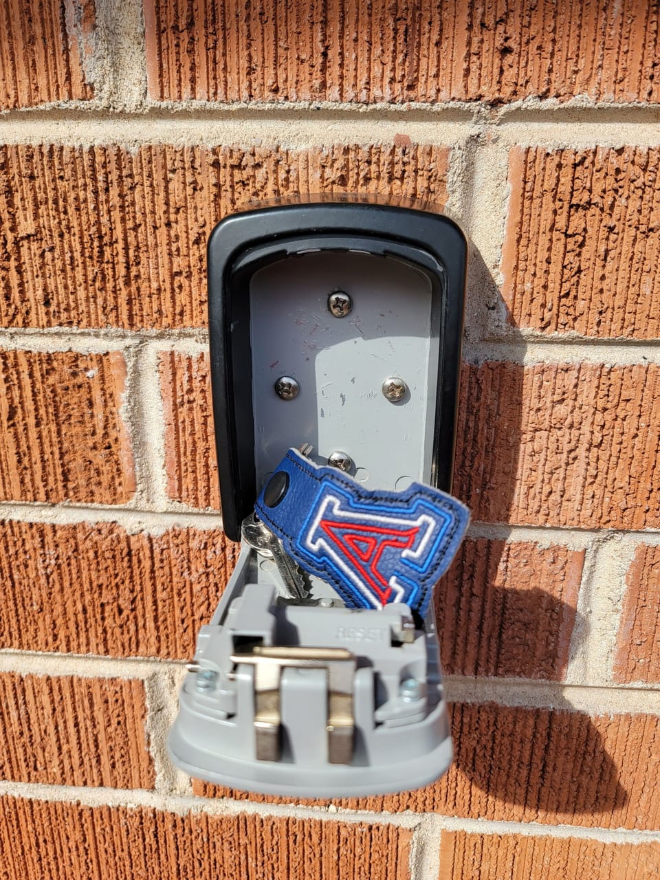 Keybox has key in it for room and laundry