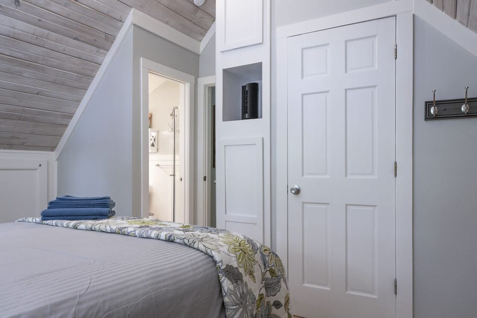 Upstairs ensuite bath, large closet and plenty of storage.