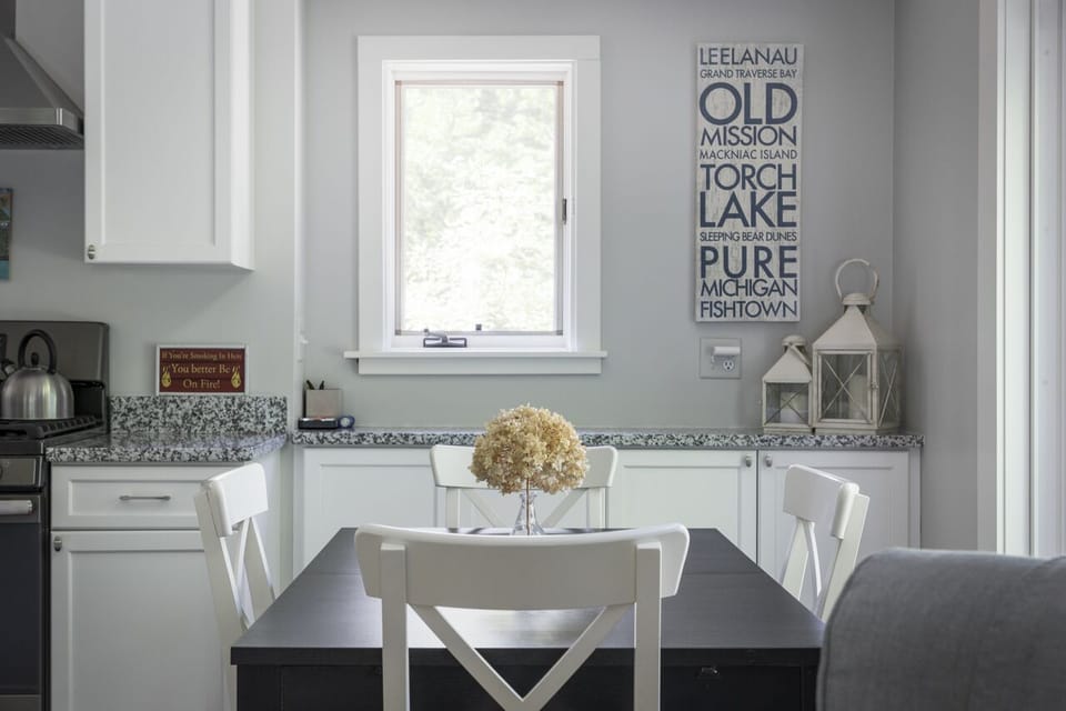 Dining area- sits 4 with chairs or 6 with entry hall bench