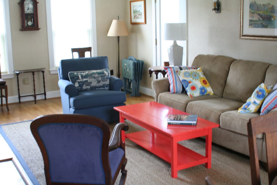 Seating area in Family/living room