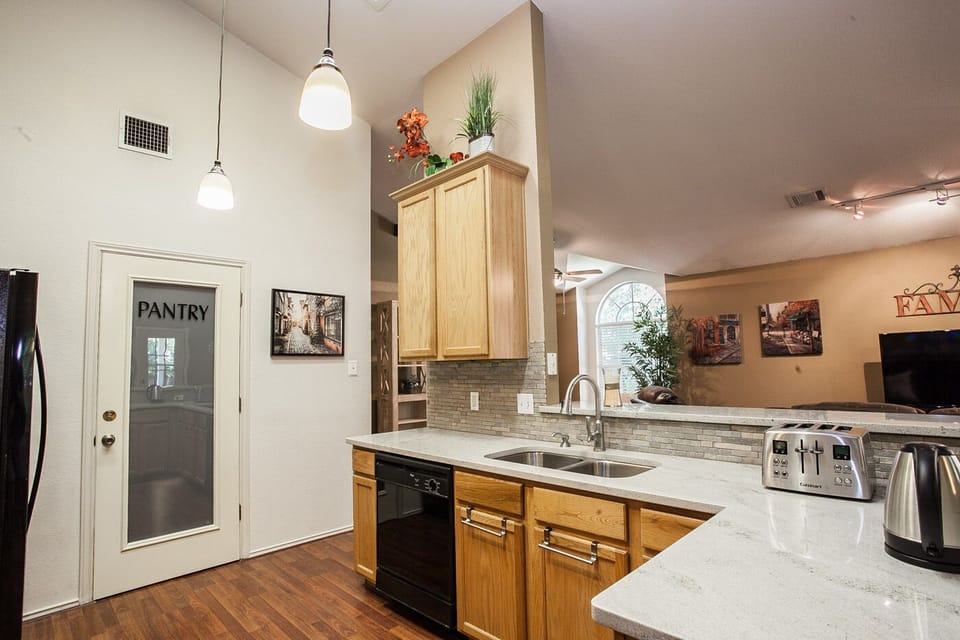 Kitchen/pantry