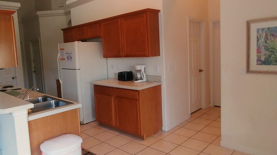 Full kitchen
